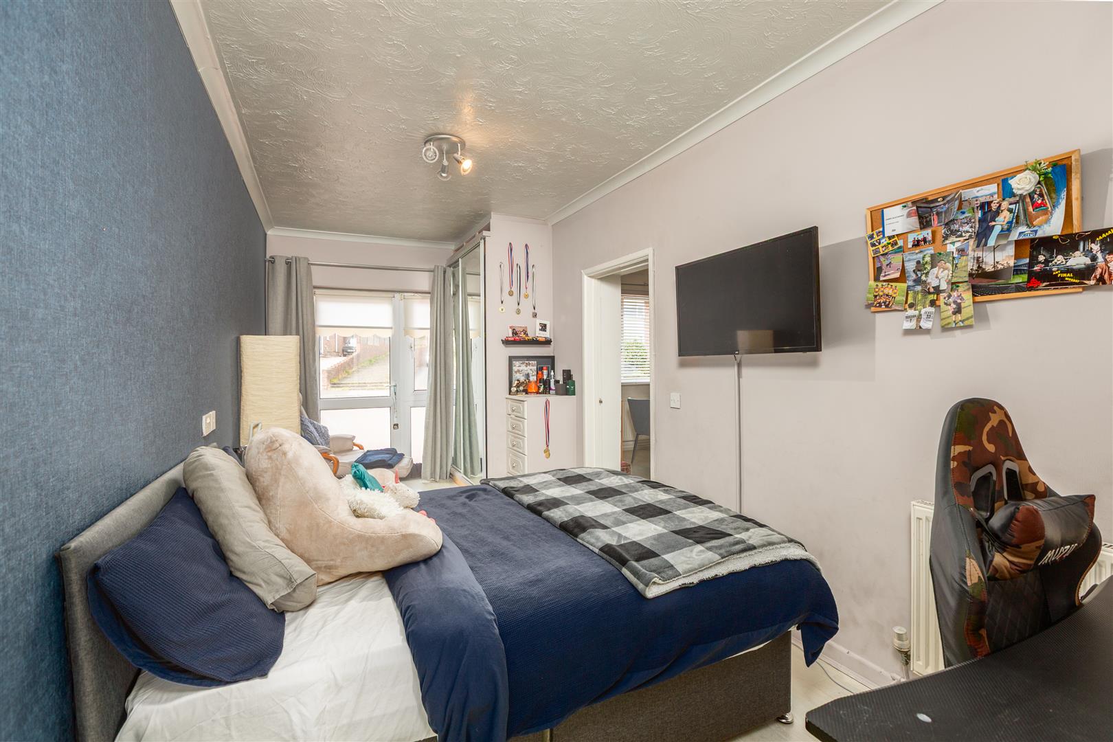 Parklands View, Sketty, Swansea, SA2 8LT